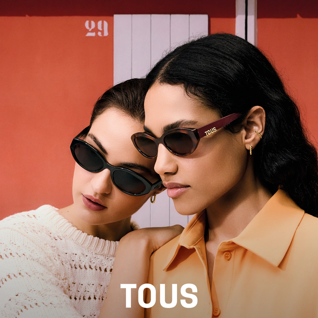 Dos modelos femeninas luciendo gafas de sol Tous de la nueva colección - Visual Quality Group. Formato movil
