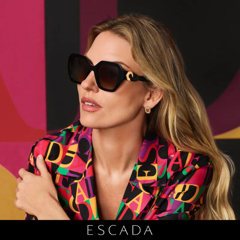 ESCADA-M Mujer luciendo gafas de sol Escada originales de diseño elegante.
